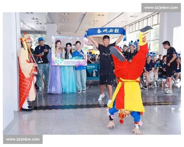泰州球迷误闯徐州专列被 “宠成家人”:一场跨越球场的温情邂逅 泰州球迷误闯徐州专列被 “宠成家人”:一场跨越球场的温情邂逅