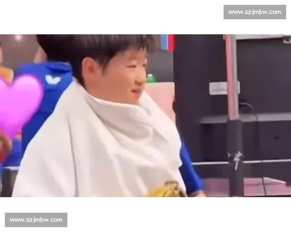 孙颖莎裹成 “灌汤包”？35℃高温里的可爱暴击